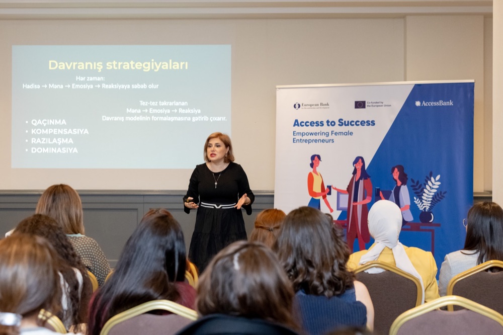 Ильхама проводит тренинг Access to Success для женщин-предпринимателей